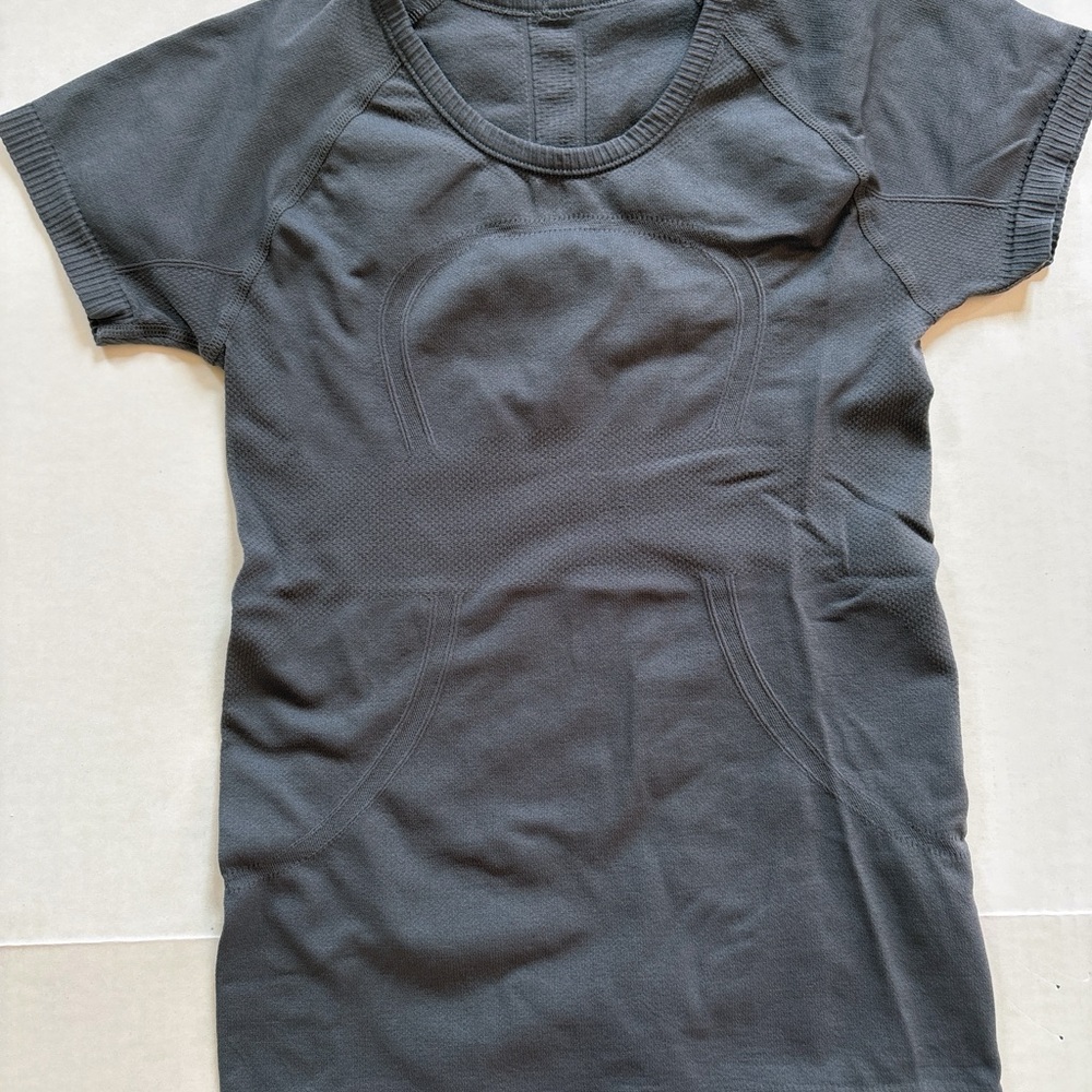 lululemon athletica Black Short Sleeve Tee